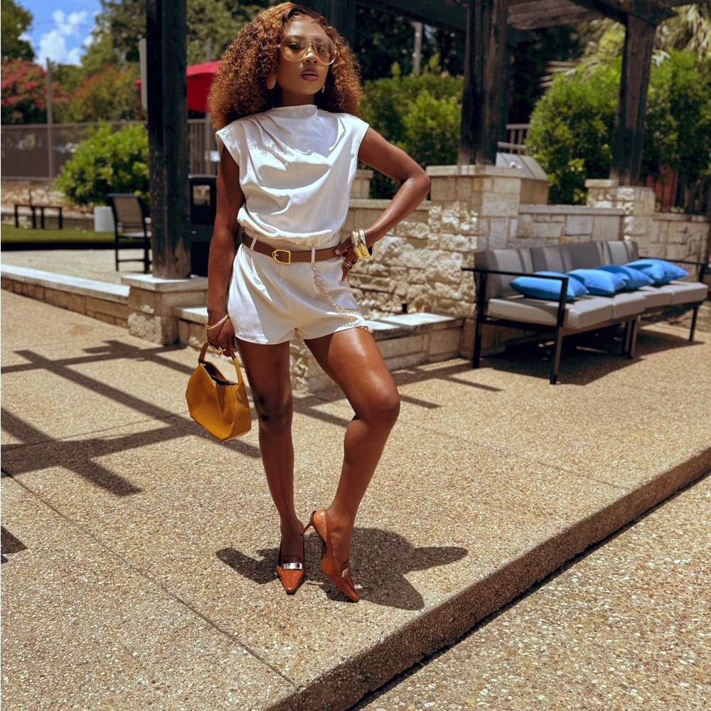 SHEIN White Sleeveless Romper with Belt